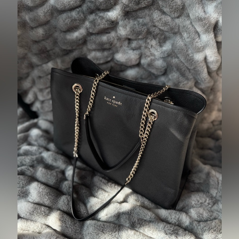 Kate Spade - Jordyn Large Chain Handle Tote
Black w/ gold chain handles